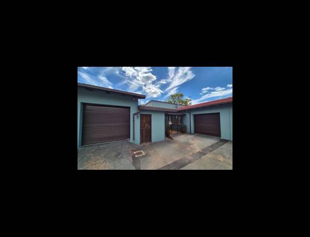 5 BEDROOM TOWNHOUSE FOR SALE IN FLORAUNA